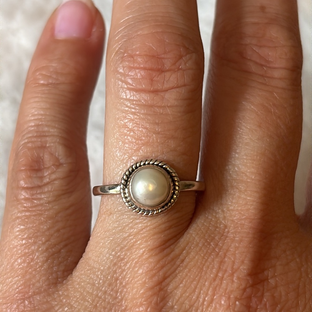 S925 Genuine Shell Pearl Sterling Silver Ring - Picture 3 of 4